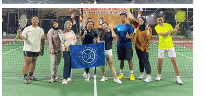 Member EVERY Community dengan bendera komunitas